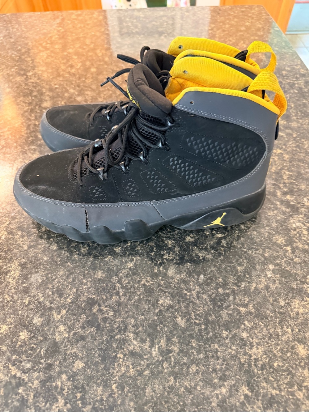 Air Jordan Retro 9 University Gold